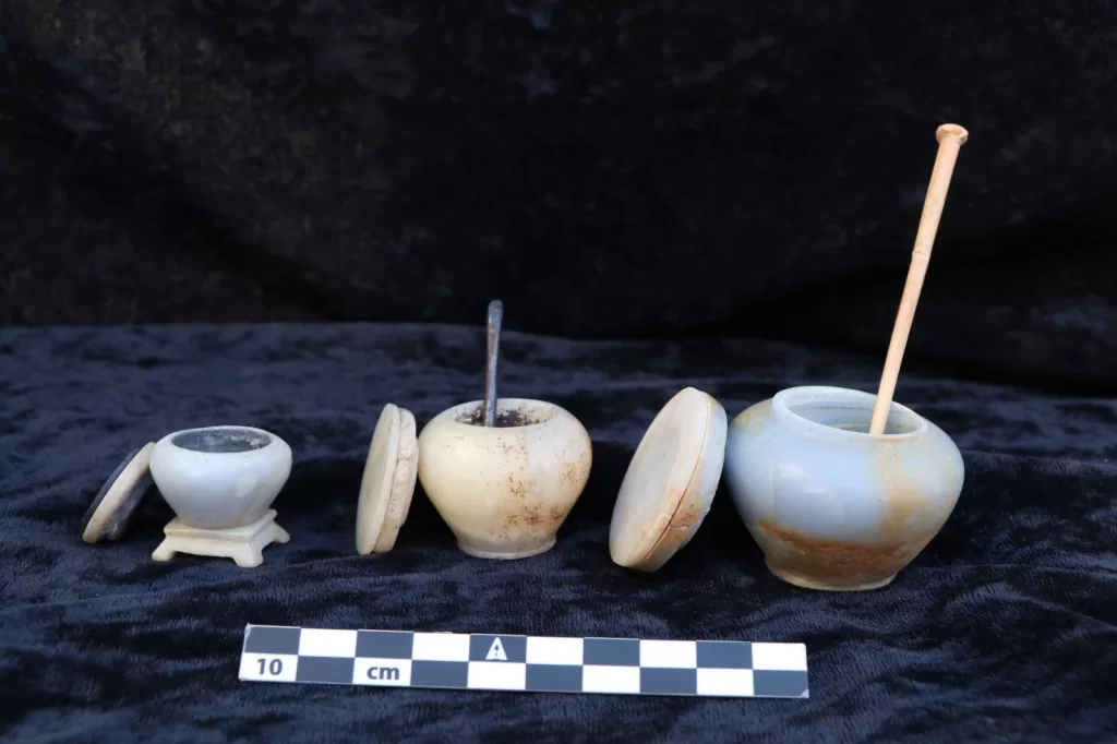 الكشف عن مجموعة من المقابر الصخرية بـ«قبة الهواء» في أسوان 3 - جريدة الجمهورية WhatsApp Image 2026 02 22 at 1.56.57 PM 2 - جريدة الجمهورية