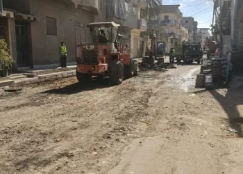 محافظ البحيرة تُوجه برصف شارع البحر بإدكو بطول 1.5 كم