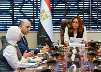 وداعًا للأكياس البلاستيكية.. إجراءات «رادعة» وحوافز خضراء من وزارة البيئة