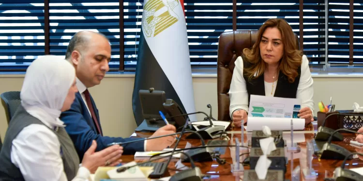 وداعًا للأكياس البلاستيكية.. إجراءات «رادعة» وحوافز خضراء من وزارة البيئة