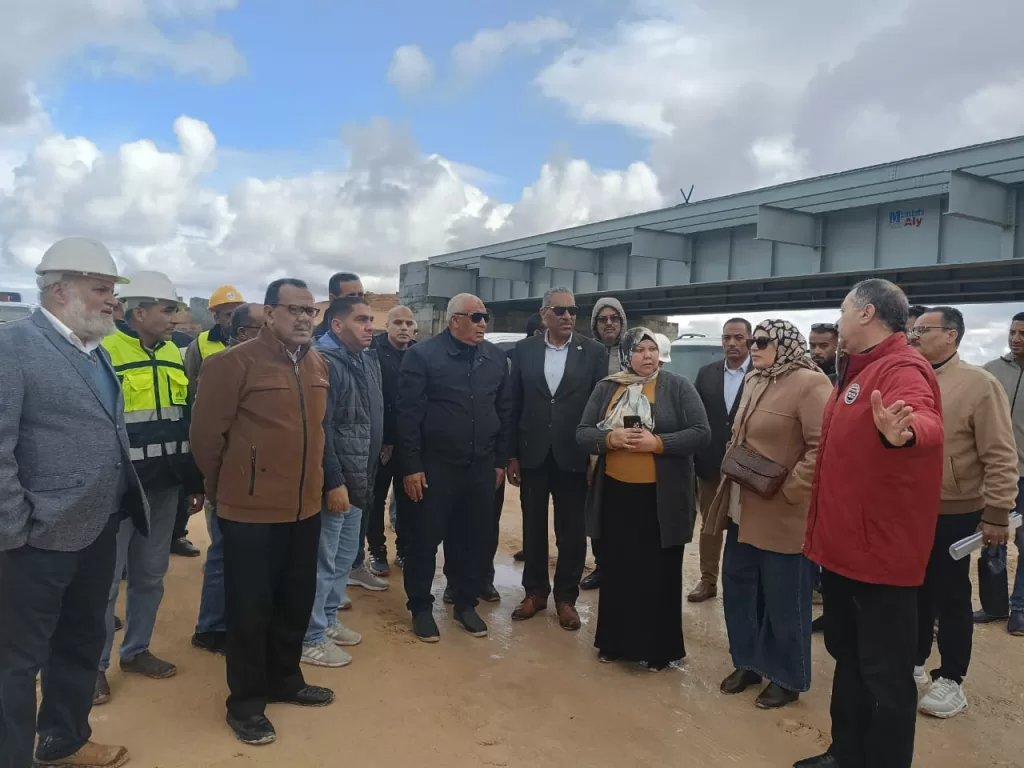 فيديو| بمواصفات عالمية وممشى زجاجي.. محافظ مطروح يتفقد أعمال تطوير كوبري «روميل» 2 - جريدة الجمهورية WhatsApp Image 2026 02 23 at 6.48.00 PM - جريدة الجمهورية