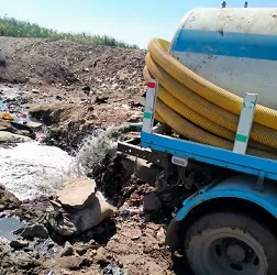 ضبط سيارتي «كسح» تلقيان مخلفات في مناطق سكنية بنجع حمادي 6 - جريدة الجمهورية ضبط سيارتي «كسح» تلقيان مخلفات في مناطق سكنية بنجع حمادي