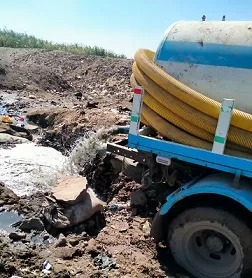 ضبط سيارتي «كسح» تلقيان مخلفات في مناطق سكنية بنجع حمادي 1 - جريدة الجمهورية ضبط سيارتي «كسح» تلقيان مخلفات في مناطق سكنية بنجع حمادي