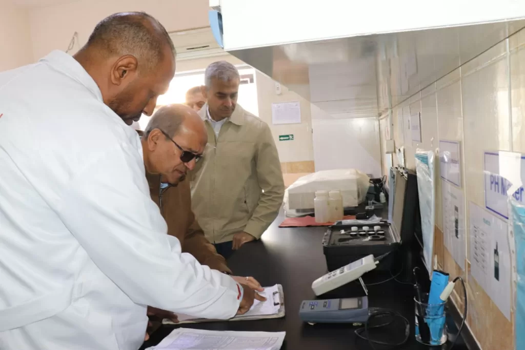 رئيس «قابضة المياه» يتفقد محطة تحلية سفاجا ويعاين موقع المحطة الجديدة لزيادة الإنتاج بـ30 ألف م3/يوم 2 - جريدة الجمهورية WhatsApp Image 2026 02 24 at 1.59.34 PM 1 - جريدة الجمهورية