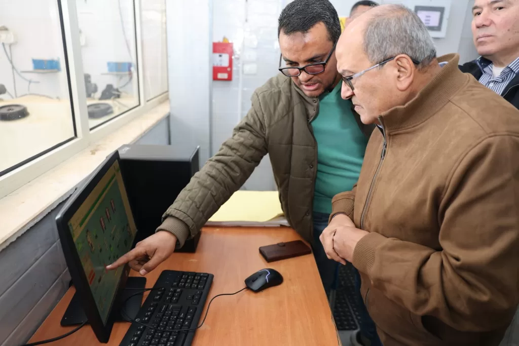 رئيس «قابضة المياه» يتفقد محطة تحلية سفاجا ويعاين موقع المحطة الجديدة لزيادة الإنتاج بـ30 ألف م3/يوم 9 - جريدة الجمهورية WhatsApp Image 2026 02 24 at 1.59.36 PM - جريدة الجمهورية