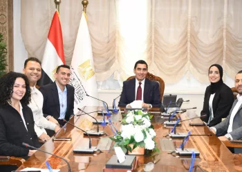 وزير الرياضة يستعرض خطط الارتقاء ببرامج رعاية اللاعبين مع اللجنة الأولمبية