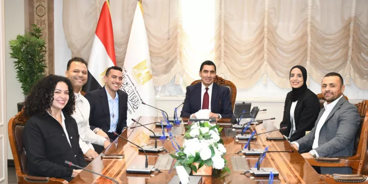 وزير الرياضة يستعرض خطط الارتقاء ببرامج رعاية اللاعبين مع اللجنة الأولمبية