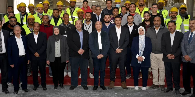 وزير الصناعة ومحافظ القاهرة يتفقدان 5 قلاع إنتاجية بـ«شق الثعبان» لبحث سبل دعم المصنعين 1 - جريدة الجمهورية وزير الصناعة ومحافظ القاهرة يتفقدان 5 قلاع إنتاجية بـ«شق الثعبان» لبحث سبل دعم المصنعين