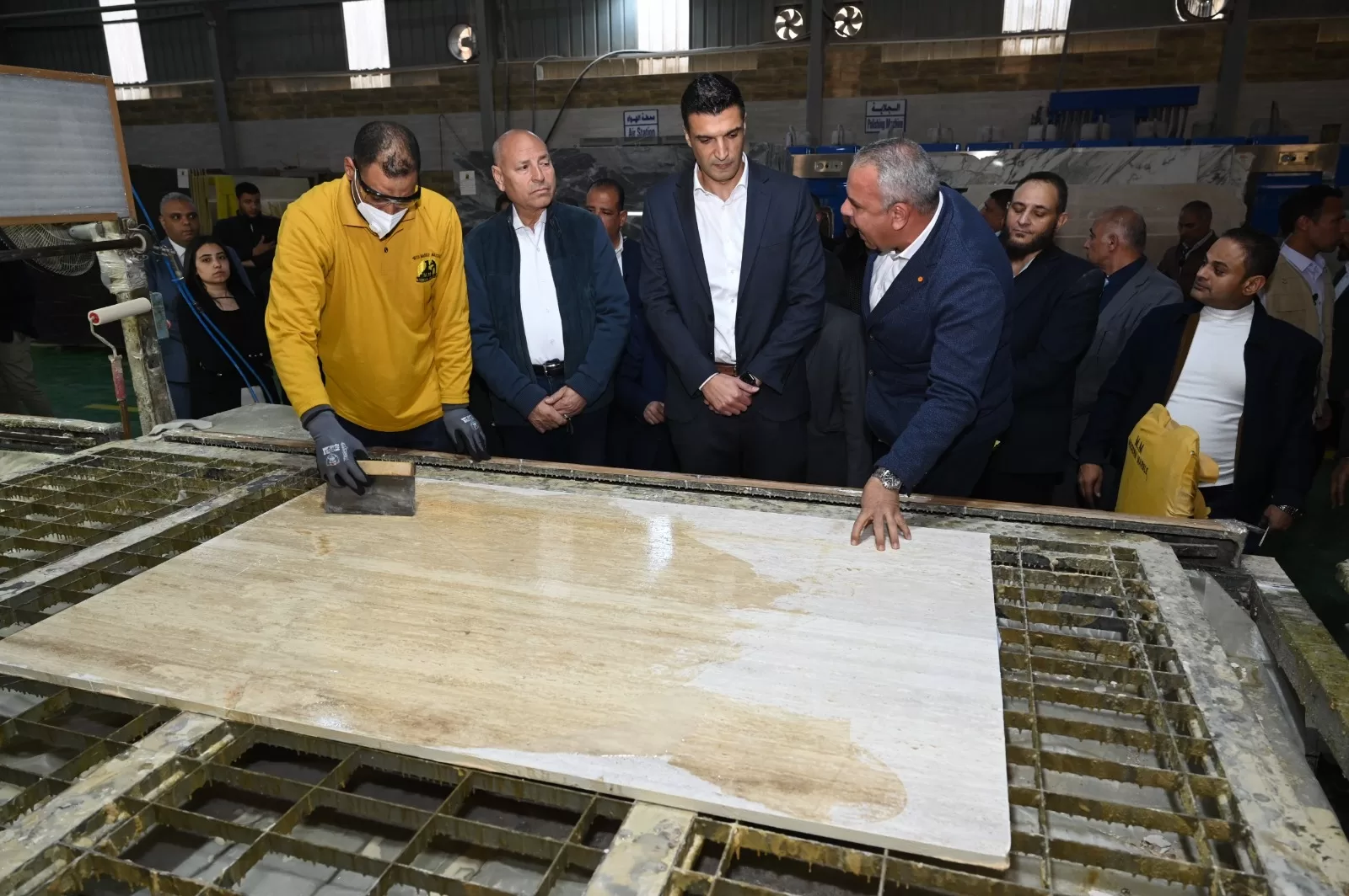 وزير الصناعة ومحافظ القاهرة يتفقدان 5 قلاع إنتاجية بـ«شق الثعبان» لبحث سبل دعم المصنعين 23 - جريدة الجمهورية WhatsApp Image 2026 02 25 at 12.59.48 PM - جريدة الجمهورية