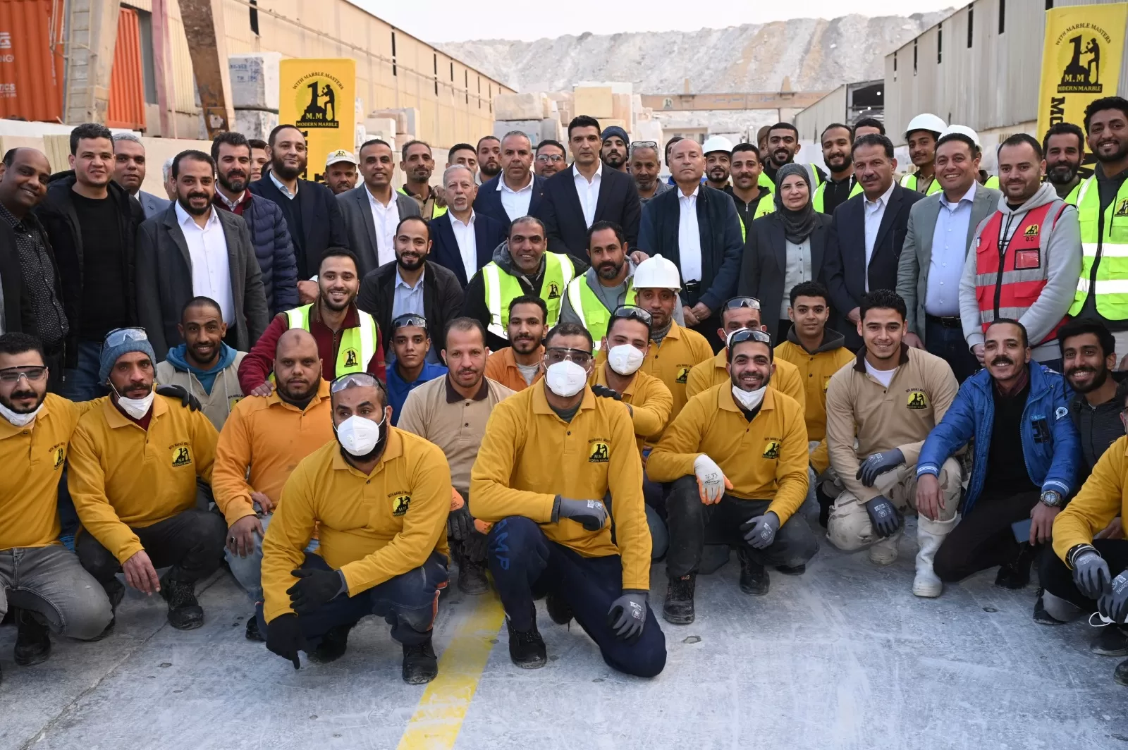 وزير الصناعة ومحافظ القاهرة يتفقدان 5 قلاع إنتاجية بـ«شق الثعبان» لبحث سبل دعم المصنعين 28 - جريدة الجمهورية WhatsApp Image 2026 02 25 at 12.59.50 PM - جريدة الجمهورية