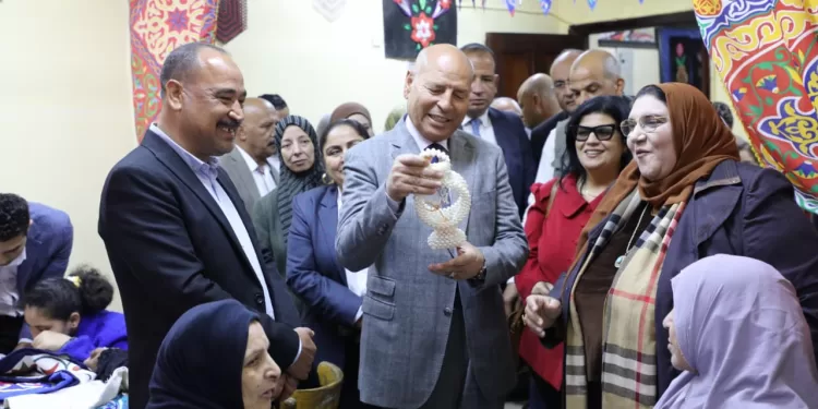 محافظ القاهرة: الدولة تحرص على توفير الرعاية الكاملة لسكان المشروعات الحضارية