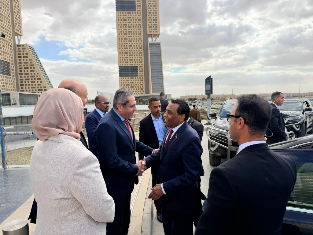 رئيس وزراء السودان يتفقد «العاصمة الجديدة».. ويشيد بالنهضة العمرانية المصرية من قمة البرج الأيقوني 5 - جريدة الجمهورية WhatsApp Image 2026 02 27 at 11.20.48 PM - جريدة الجمهورية
