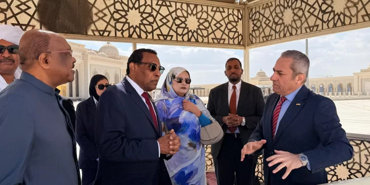 رئيس وزراء السودان يتفقد «العاصمة الجديدة».. ويشيد بالنهضة العمرانية المصرية من قمة البرج الأيقوني 1 - جريدة الجمهورية رئيس وزراء السودان يتفقد «العاصمة الجديدة».. ويشيد بالنهضة العمرانية المصرية من قمة البرج الأيقوني