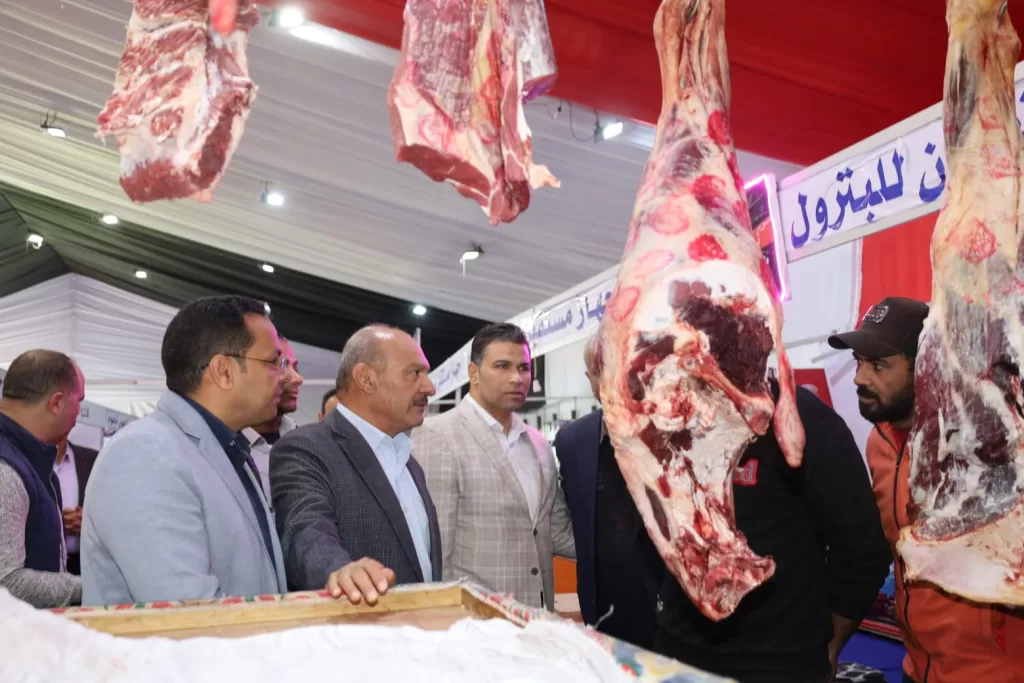 محافظ السويس في جولة مفاجئة بالأسواق: منع التعديات ورفع الإشغالات وضبط أسعار السلع بنسبة تخفيض 30% 4 - جريدة الجمهورية WhatsApp Image 2026 02 27 at 5.06.47 PM - جريدة الجمهورية