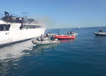 السيطرة على حريق بمركب سياحي في الغردقة دون إصابات.. بسبب «ماس كهربائي»