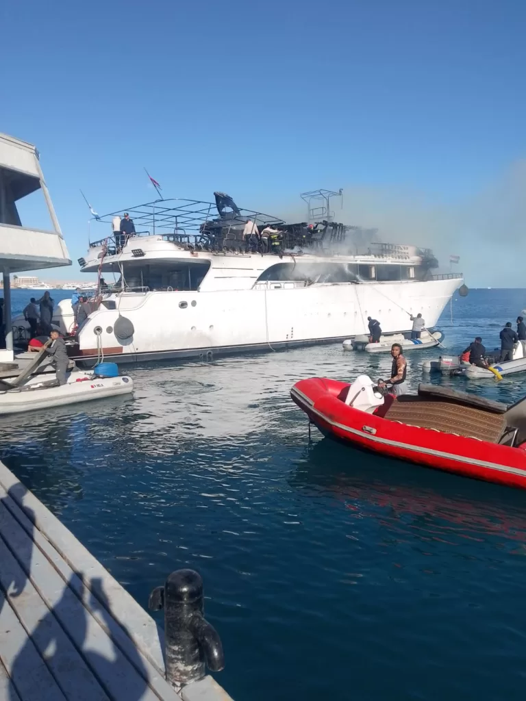 السيطرة على حريق بمركب سياحي في الغردقة دون إصابات.. بسبب «ماس كهربائي» 2 - جريدة الجمهورية WhatsApp Image 2026 02 28 at 4.09.52 PM 2 - جريدة الجمهورية