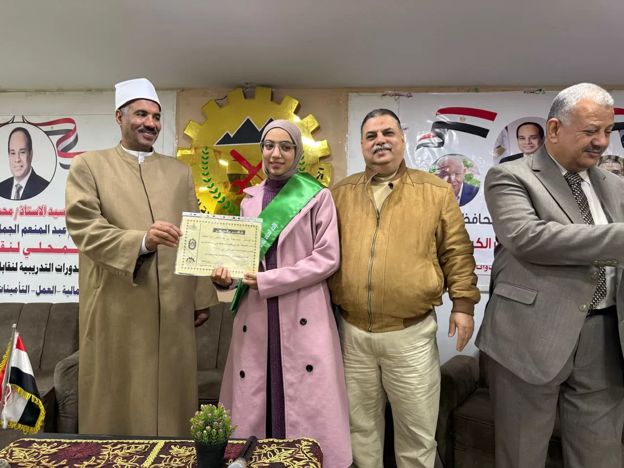 احتفالًا بانتصارات العاشر من رمضان.. «عمال الجيزة» يهنئ الرئيس السيسي ويُطلق مسابقة «القرآن.. حياة» 17 - جريدة الجمهورية WhatsApp Image 2026 02 28 at 4.12.39 PM 2 - جريدة الجمهورية