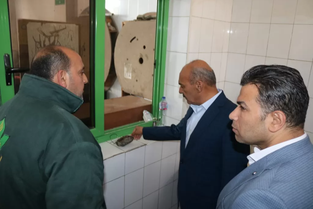 محافظ السويس يتفقد محطات الوقود للتأكد من توافر المواد البترولية والالتزام بالأسعار 2 - جريدة الجمهورية WhatsApp Image 2026 02 28 at 5.31.04 PM 2 - جريدة الجمهورية