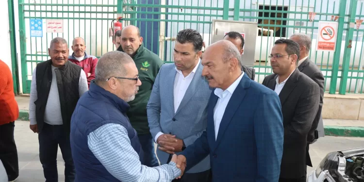 محافظ السويس يتفقد محطات الوقود للتأكد من توافر المواد البترولية والالتزام بالأسعار 1 - جريدة الجمهورية محافظ السويس يتفقد محطات الوقود للتأكد من توافر المواد البترولية والالتزام بالأسعار