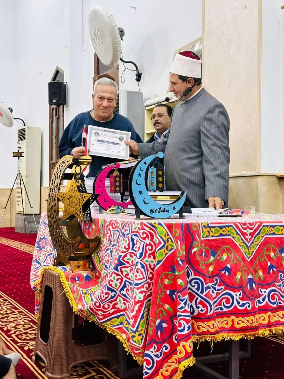 في ذكرى العاشر من رمضان.. مسجد «الشهيد وائل» بمدينة المستقبل يُكرم أبطال حرب أكتوبر 3 - جريدة الجمهورية WhatsApp Image 2026 02 28 at 8.50.54 PM - جريدة الجمهورية