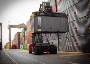 اقتصادية قناة السويس تعلن تنفيذ ساحات انتظار متطورة ومنظومة لإعادة توجيه الشاحنات بميناء السخنة