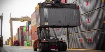 اقتصادية قناة السويس تعلن تنفيذ ساحات انتظار متطورة ومنظومة لإعادة توجيه الشاحنات بميناء السخنة