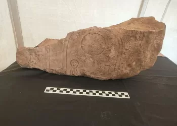 كشف أثري جديد بالجيزة.. البعثة المصرية الصينية تعثر على بقايا معبد الملك «أبريس» بميت رهينة