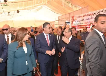 وزيرا التموين والتنمية المحلية يفتتحان مشروعات خدمية ومعارض «أهلاً رمضان» بالقليوبية