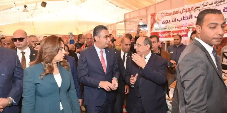 وزيرا التموين والتنمية المحلية يفتتحان مشروعات خدمية ومعارض «أهلاً رمضان» بالقليوبية