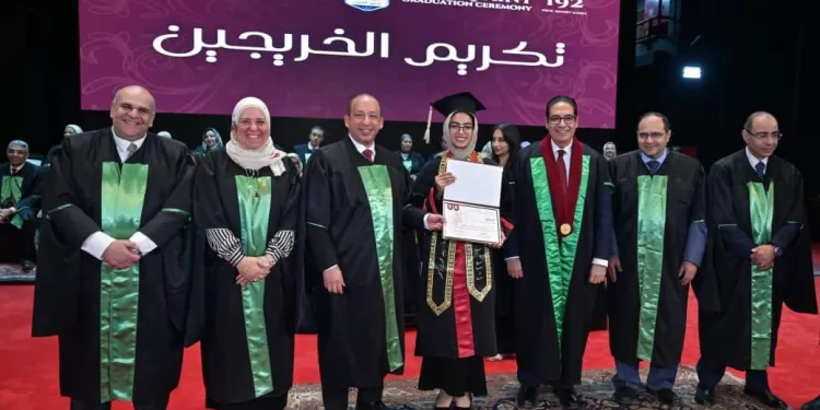 في احتفالية كبيرة بجامعة القاهرة.. تخريج الدفعة 192 بطب قصر العيني «دفعة الدكتور خيري السمرة» 1 - جريدة الجمهورية في احتفالية كبيرة بجامعة القاهرة.. تخريج الدفعة 192 بطب قصر العيني «دفعة الدكتور خيري السمرة»