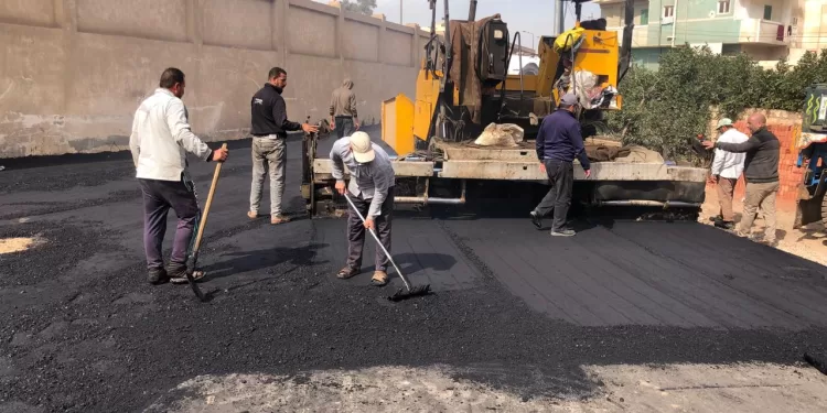 تطوير شامل لشبكة طرق «كوم حمادة»: مشروعات رصف وإنارة و«إنترلوك» بتكلفة تتجاوز 20 مليون جنيه 1 - جريدة الجمهورية تطوير شامل لشبكة طرق «كوم حمادة»: مشروعات رصف وإنارة و«إنترلوك» بتكلفة تتجاوز 20 مليون جنيه