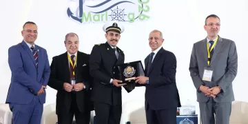 رئيس الأكاديمية العربية يكرم القبطان أحمد عمر بطل واقعة إنقاذ «مهاجر بالبحر المتوسط» في ختام «مارلوج 13»