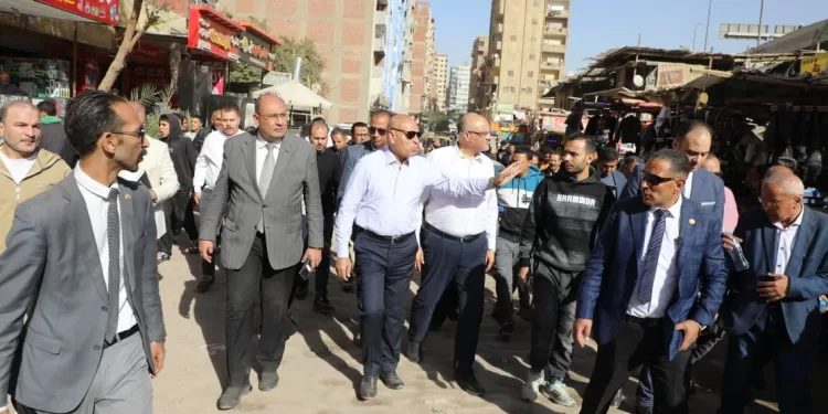 محافظا القاهرة والقليوبية يقودان حملة مكبرة لرفع الإشغالات ودراسة تنظيم المواقف بالمنطقة الحدودية