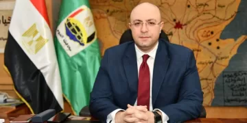 محافظ الفيوم الجديد يصل مكتبه لمباشرة مهام عمله ويلتقي قيادات الديوان العام