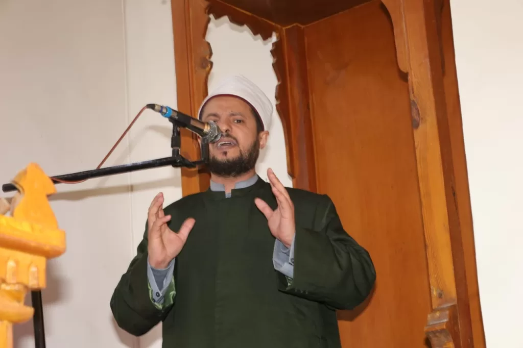 في جولة ميدانية بالقطاع الريفي.. محافظ السويس يؤدي صلاة الجمعة بقرية «العمدة» 4 - جريدة الجمهورية صصص - جريدة الجمهورية