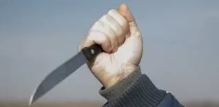 جبروت زوجة.. غدرت بشريك حياتها بـ«سكين» داخل محل عمله بأكتوبر