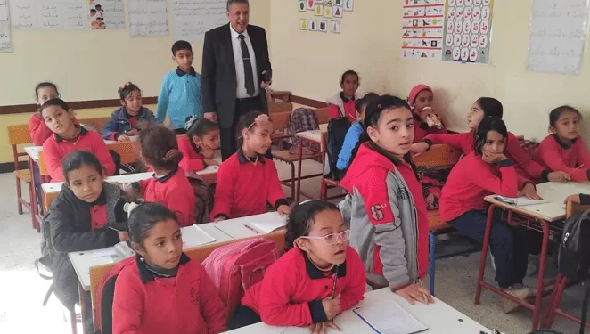 مع بداية الفصل الدراسي الثاني.. انتظام طلاب البحيرة في 1400 مدرسة ووكيل الوزارة يتابع سير العملية التعليمية بـ «أبو حمص»
