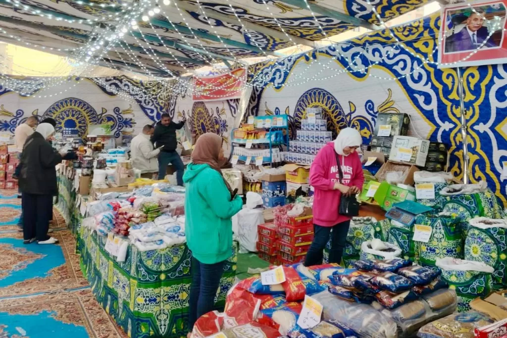 الإسكندرية تستعد لرمضان بـ 523 منفذًا ثابتًا ومتحركًا لبيع المواد الغذائية بأسعار أقل بـ 30% عن الأسواق 5 - جريدة الجمهورية معارض أهلا رمضان ومنافذ سلع غذائية بالاسكندرية1 1 - جريدة الجمهورية