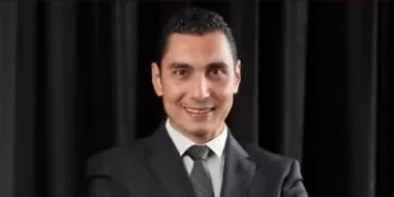 جوهر نبيل يهنئ «الشربيني» و«عسل» بعد التتويج ببطولة «ويندي سيتي» المفتوحة للاسكواش