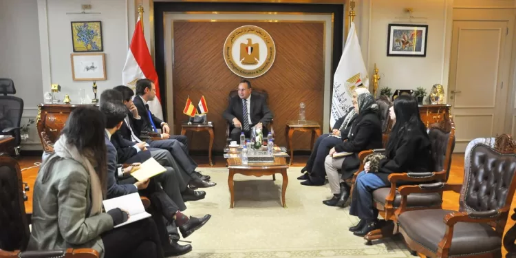 وزير التعليم العالي يبحث سبل تعزيز التعاون مع سفير إسبانيا ووفد جامعة “IE” الإسبانية