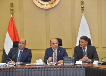 وزراء الاستثمار والصناعة والعمل يلتقون أعضاء «المجلس التصديري للملابس» لتعزيز التنافسية وزيادة الصادرات 4 - جريدة الجمهورية وزراء الاستثمار والصناعة والعمل يلتقون أعضاء «المجلس التصديري للملابس» لتعزيز التنافسية وزيادة الصادرات