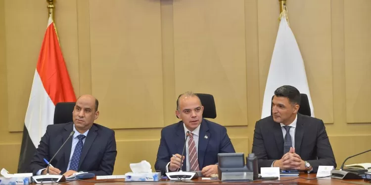 وزراء الاستثمار والصناعة والعمل يلتقون أعضاء «المجلس التصديري للملابس» لتعزيز التنافسية وزيادة الصادرات