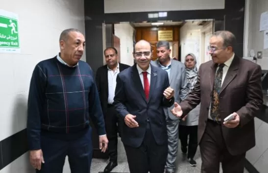 المدير التنفيذي لمستشفيات جامعة القاهرة يتفقد «وحدة شريف مختار» والطوارئ وبنك الدم لمتابعة سير العمل 2 - جريدة الجمهورية 1 58 - جريدة الجمهورية