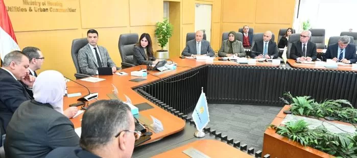 وزيرا الإسكان والصناعة يبحثان ترفيق المناطق الصناعية وتشكيل «مجالس أمناء» لإدارة المرافق بالمدن الجديدة 2 - جريدة الجمهورية 1 76 - جريدة الجمهورية