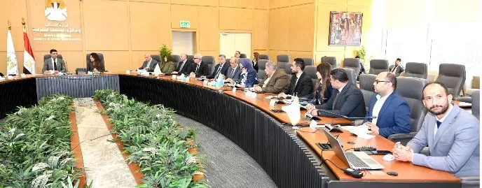 وزيرا الإسكان والصناعة يبحثان ترفيق المناطق الصناعية وتشكيل «مجالس أمناء» لإدارة المرافق بالمدن الجديدة 11 - جريدة الجمهورية 11 12 - جريدة الجمهورية