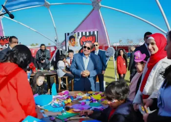 طالبة بـ «حقوق القاهرة» على مائدة الرئيس.. «شهد» تجسد تقدير الدولة لشباب الجامعات في احتفالية العيد