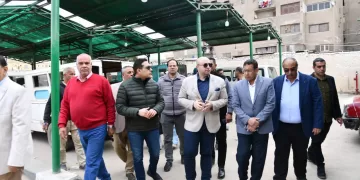 محافظ الفيوم يتفقد سير العمل بمواقف سيارات الأجرة.. ويتابع أعمال التطوير بمواقف الجامعة وسنهور ودمو