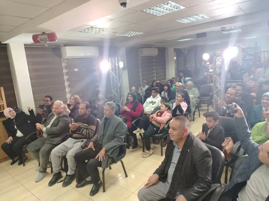 من تأليف ماجدة حسنين.."أبناء النور الواحد" مسرحية بمكتبة مصر العامة بأسيوط تجسد روح التعايش بين عنصري الأمة 2 - جريدة الجمهورية 13 5 - جريدة الجمهورية