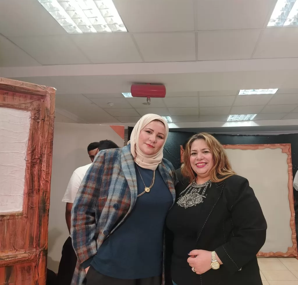 من تأليف ماجدة حسنين.."أبناء النور الواحد" مسرحية بمكتبة مصر العامة بأسيوط تجسد روح التعايش بين عنصري الأمة 3 - جريدة الجمهورية 15 4 - جريدة الجمهورية