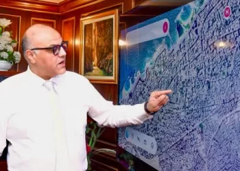 محافظ الإسكندرية يبحث مع «النقل» مخطط فتح محاور عرضية جديدة لربط مشروع المترو وتسهيل الحركة المرورية